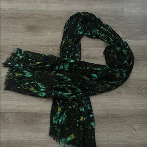 Elegant Green and Black Patterned Scarf